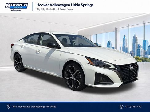 Used 2024 Nissan Altima 2.5 SR FWD image 9