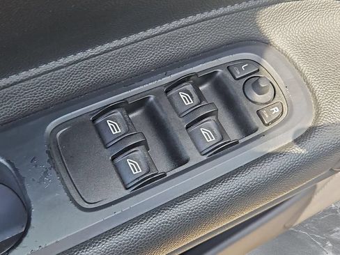 Used 2009 Volvo C70 T5 FWD image 15