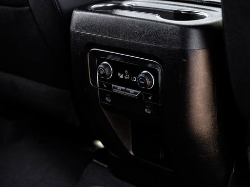 Used 2023 Chevrolet Suburban Premier image 39