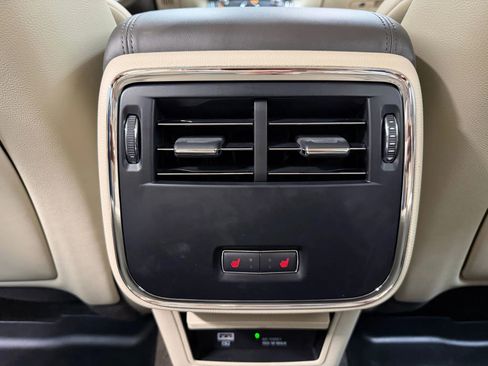 Used 2018 Lincoln Continental Select w/ Continental Climate Package image 18