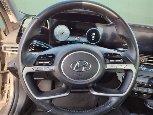 Certified 2023 Hyundai Elantra Limited image 21