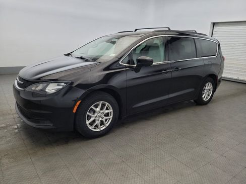 Used 2021 Chrysler Voyager Lxi FWD image 2