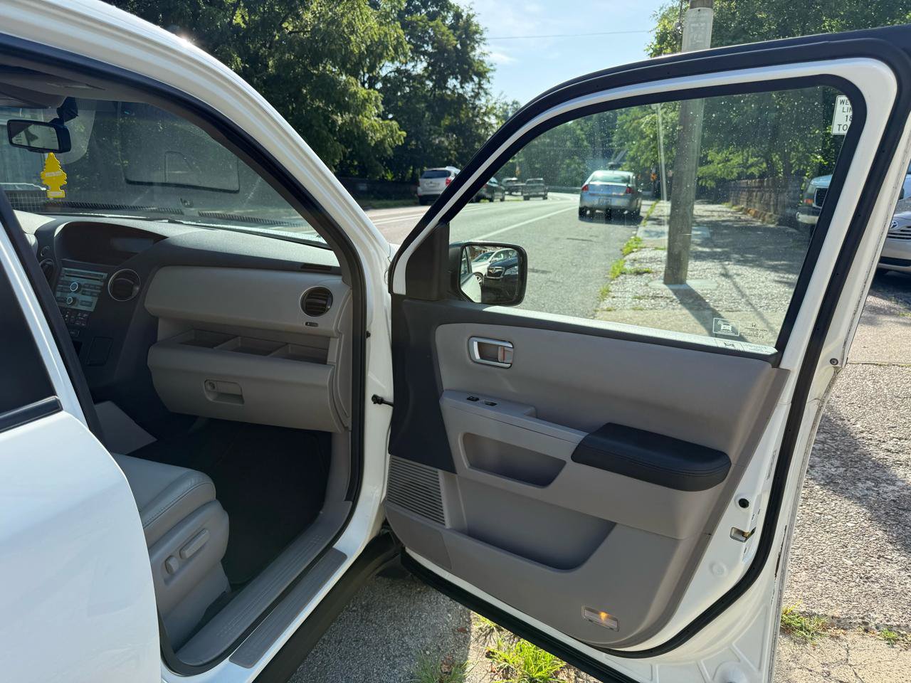 Used 2010 Honda Pilot EX-L image 16