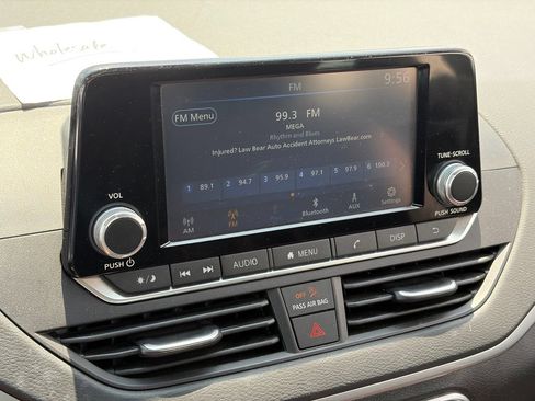 Used 2024 Nissan Altima 2.5 S FWD image 9