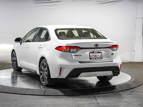 Certified 2022 Toyota Corolla SE FWD image 3
