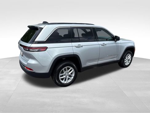 Used 2025 Jeep Grand Cherokee Laredo X w/ Luxury Tech Group I AWD/4WD image 6