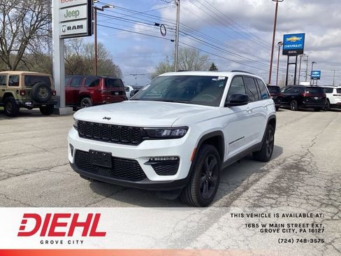 Used 2025 Jeep Grand Cherokee Limited w/ Black Appearance Package AWD/4WD image 3