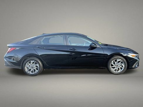 Used 2024 Hyundai Elantra SEL FWD image 6