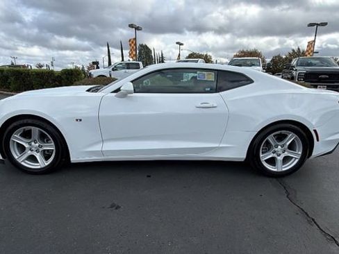 Used 2024 Chevrolet Camaro LT w/ Technology Package image 7