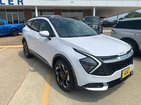 Used 2025 Kia Sportage SX image 2