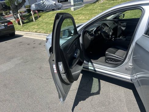 Used 2019 Chevrolet Impala LT FWD image 7