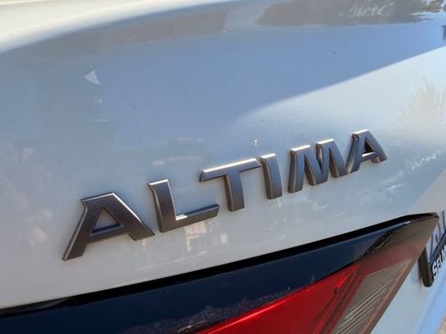 Used 2025 Nissan Altima 2.5 SV FWD image 23
