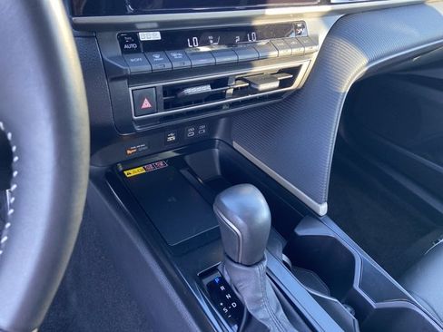 Used 2025 Toyota Camry SE FWD image 40