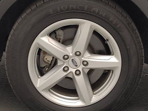Used 2018 Ford Explorer XLT w/ Equipment Group 201A FWD image 31