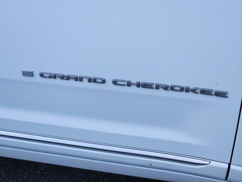 Used 2021 Jeep Grand Cherokee L Summit w/ Advanced Protech Group IV image 26