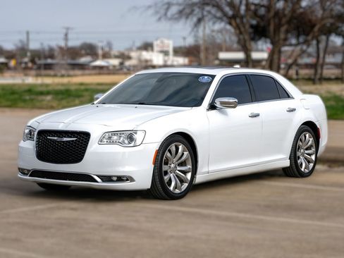 Used 2018 Chrysler 300 Limited image 2