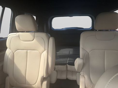Used 2023 Jeep Grand Cherokee L Limited w/ Luxury Tech Group II AWD/4WD image 16