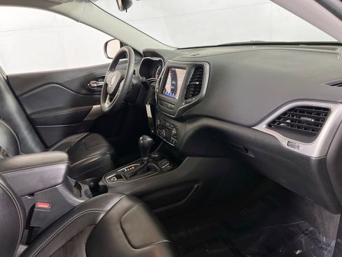 Used 2022 Jeep Cherokee Latitude w/ Sun & Sound Group AWD/4WD image 28
