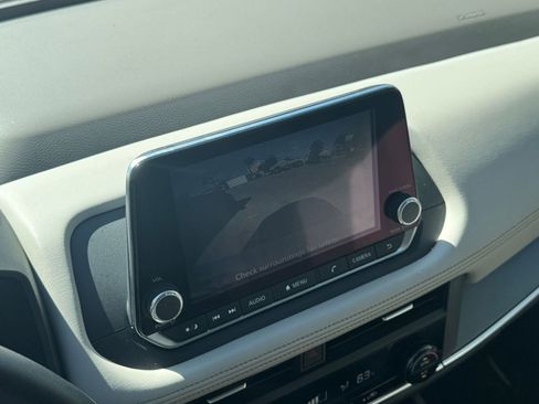 Used 2025 Nissan Rogue SV image 25