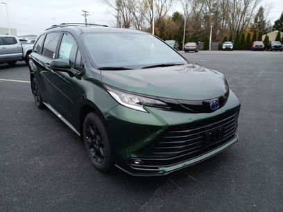 New 2025 Toyota Sienna XLE Woodland Edition