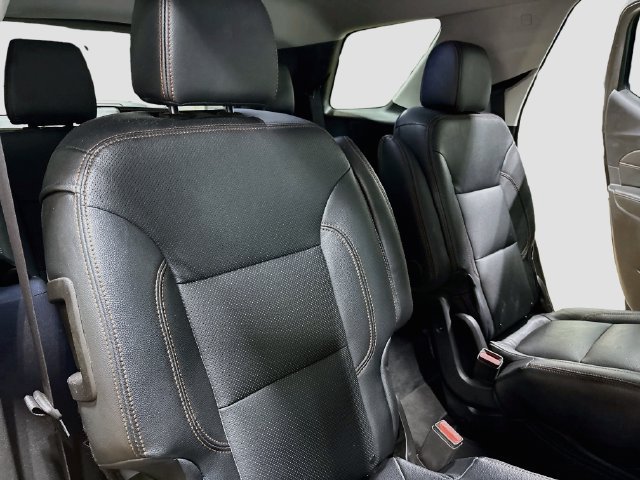 Used 2020 Chevrolet Traverse LT w/ Driver Confidence II Package AWD/4WD image 23