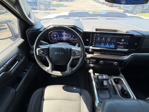 Used 2024 Chevrolet Silverado 1500 LT Trail Boss w/ Convenience Package II AWD/4WD image 16