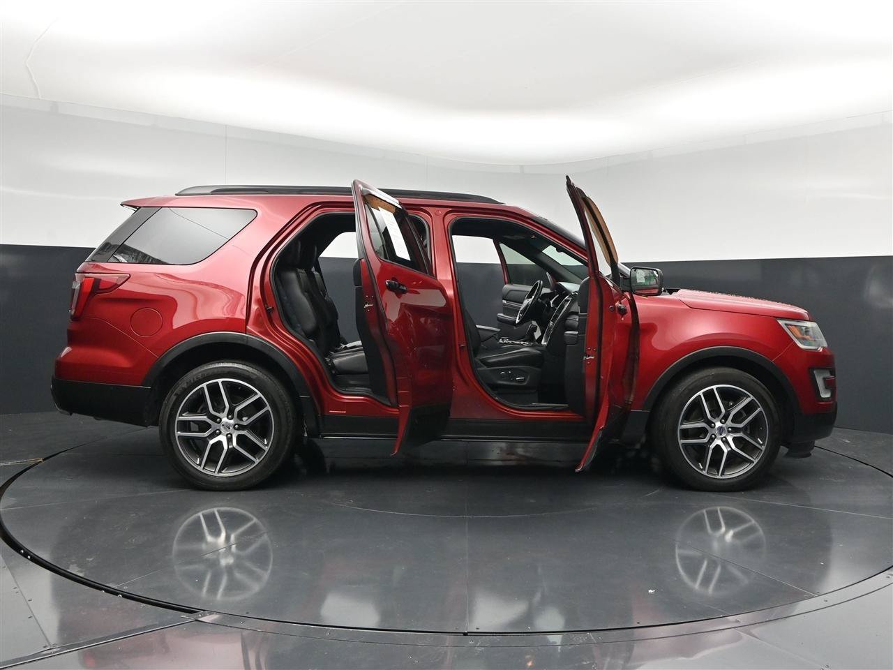 Used 2017 Ford Explorer Sport w/ Equipment Group 401A AWD/4WD image 39