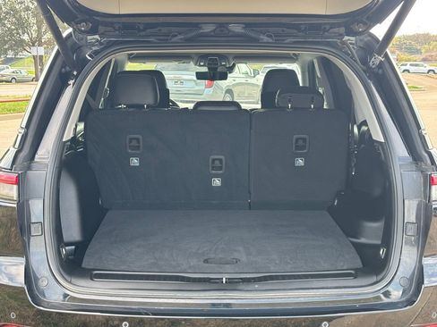 Used 2023 Jeep Grand Cherokee Limited w/ Luxury Tech Group II image 7