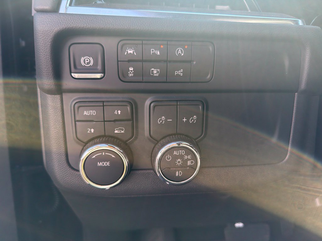 Used 2026 Chevrolet Suburban LT w/ Comfort Package AWD/4WD image 18