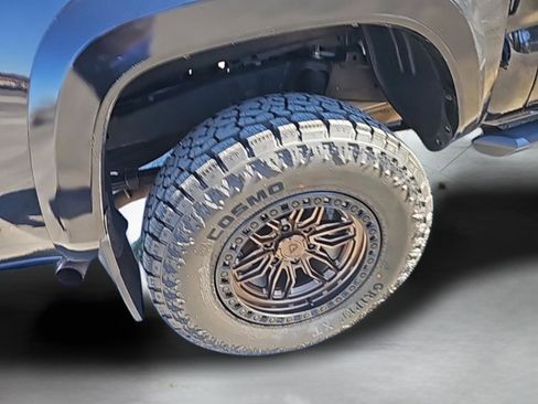 Used 2022 Toyota Tacoma Limited image 15