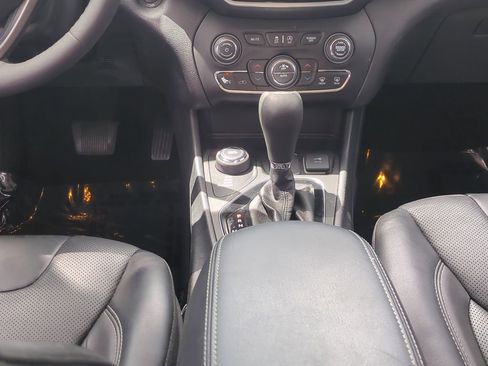 Used 2022 Jeep Cherokee Limited w/ Elite Package AWD/4WD image 21