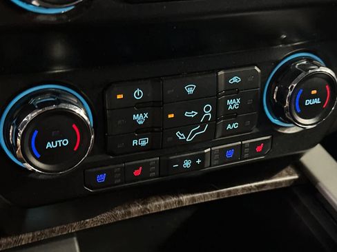 Used 2019 Ford F250 Lariat w/ Lariat Value Package image 22