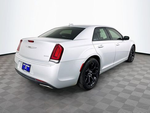 Used 2019 Chrysler 300 Touring w/ Sport Appearance Package image 5