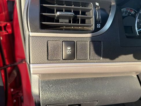 Used 2014 Toyota Camry SE w/ Moonroof Package FWD image 11