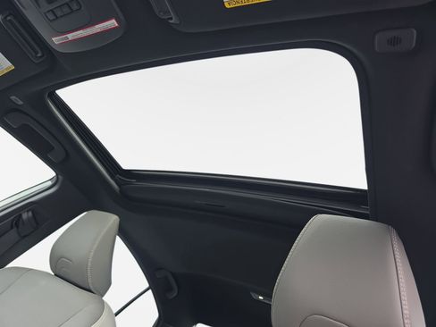 Used 2025 Toyota Camry SE w/ Multimedia Upgrade Package image 28