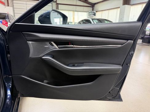 Used 2020 MAZDA MAZDA3 Hatchback w/ Preferred Package FWD image 16