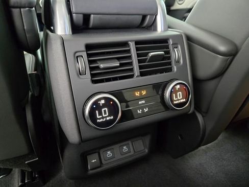 New 2026 Land Rover Discovery Limited Edition AWD/4WD image 13