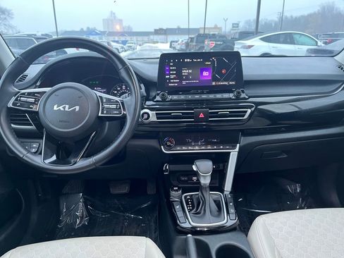 Used 2023 Kia Seltos EX image 14