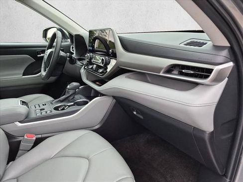 Certified 2026 Toyota Highlander XLE AWD/4WD image 24