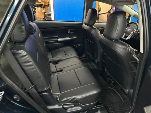 Used 2017 Toyota Prius V Four w/ Carpet Mat Package FWD image 10