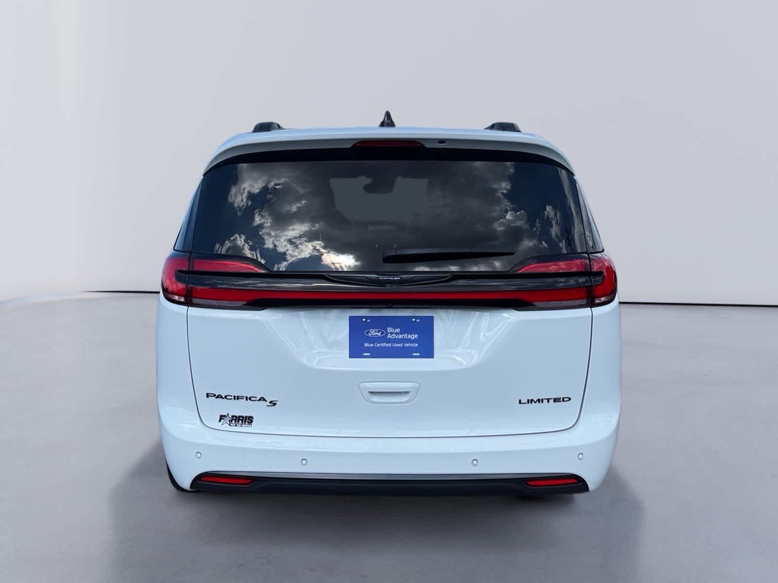 Used 2025 Chrysler Pacifica Limited FWD image 4
