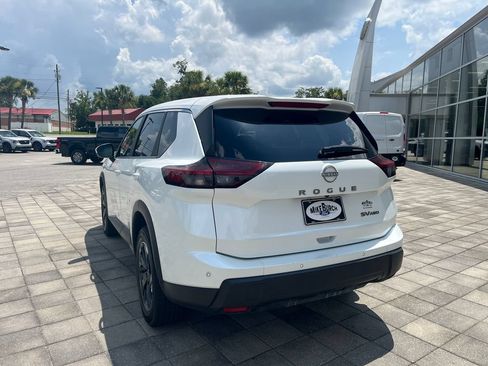 Used 2024 Nissan Rogue SV AWD/4WD image 4