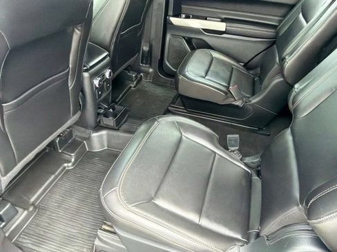 Used 2022 Ford Explorer XLT w/ Equipment Group 202A AWD/4WD image 32