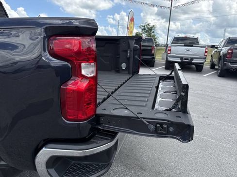 Used 2024 Chevrolet Silverado 2500 LT AWD/4WD image 32