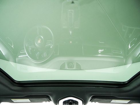 Certified 2025 Porsche Macan image 23