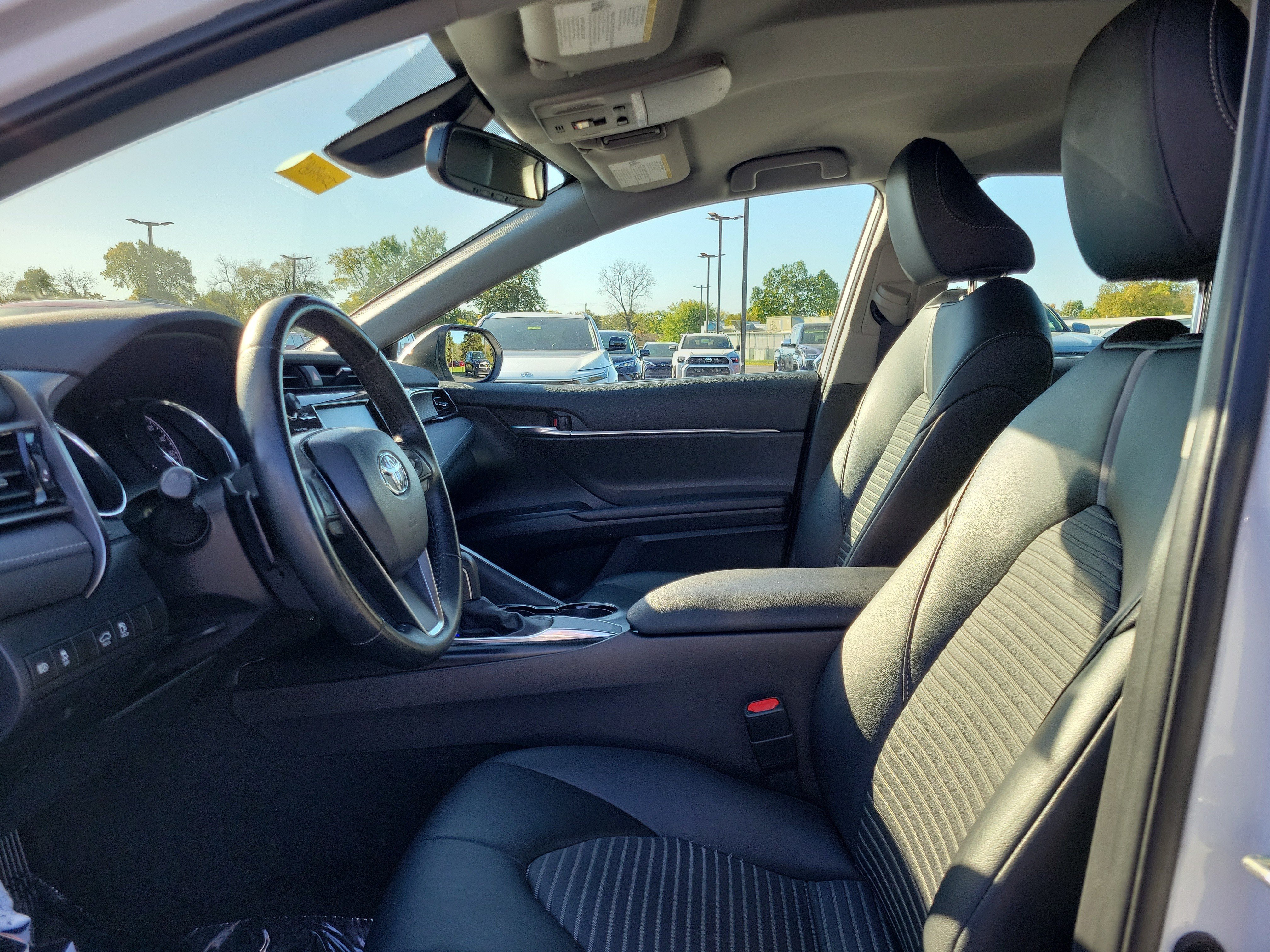 Used 2020 Toyota Camry SE w/ Convenience Package FWD image 15
