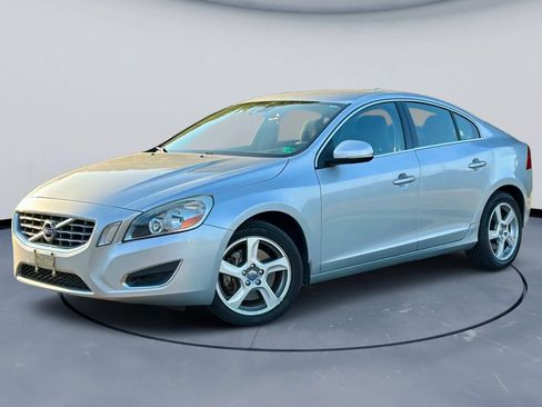 Used 2012 Volvo S60 T5 FWD image 2