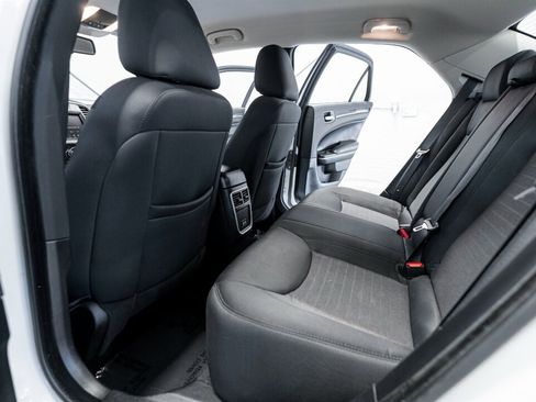 Used 2022 Chrysler 300 Touring image 36