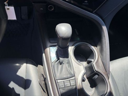 Used 2022 Toyota Camry SE w/ Carpet Mat Package (TMS) image 14