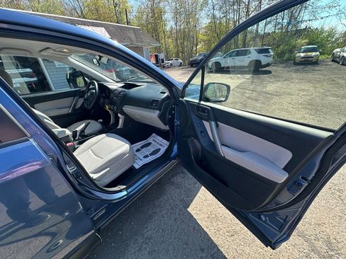 Used 2014 Subaru Forester 2.5i AWD/4WD image 22